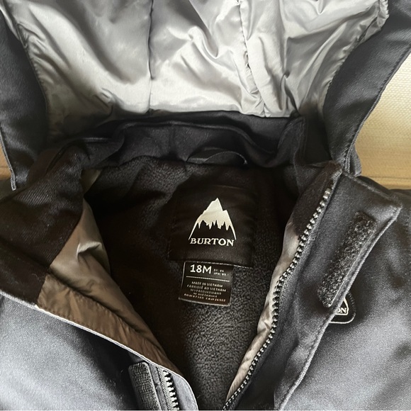18 months Burton snowsuit - Picture 3 of 10